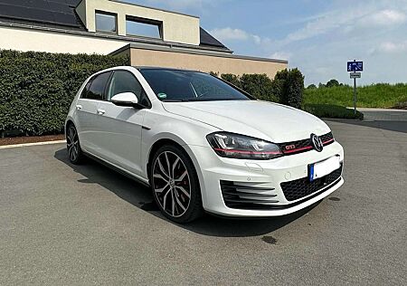 VW Golf GTI Volkswagen (BlueMotion Technology) DSG Performance