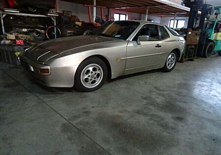 Porsche 944