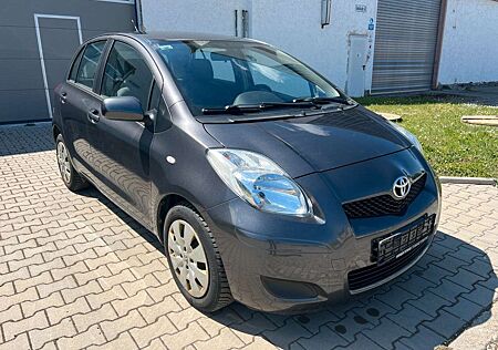Toyota Yaris Sol 1.3 101 PS 6gang Klima TÜV Neu