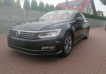 VW Passat Volkswagen 2.0 TDI SCR (BlueMotion Tech) 4Motion R-line