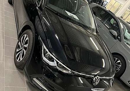 VW Golf Volkswagen 8 Active 2.0 TDI SCR DSG