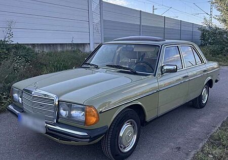Mercedes-Benz E 200 Mercedes Benz W123D E200D Oldtimer H-Kennzeichen