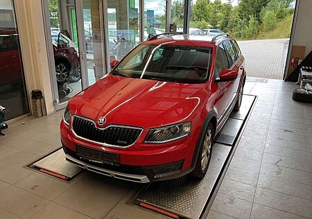 Skoda Octavia Combi Scout 4x4 Klimaautomatik XENON