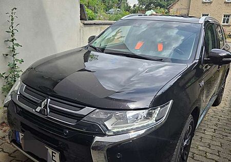 Mitsubishi Outlander Outlander4WD PlugInHybrid Top Fahrakku neu Garanti