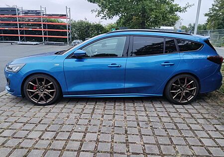 Ford Focus Turnier 1.0 EcoBoost Hybrid ST-LINE X