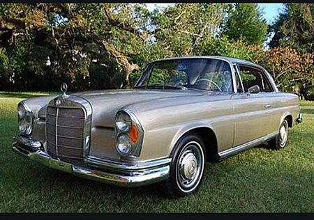 Mercedes-Benz 220