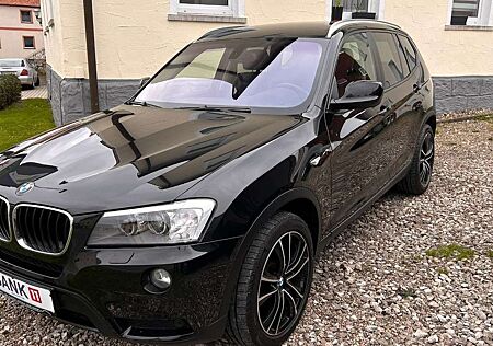 BMW X3 xDrive 20 d, Navi,AHK,Sport,8-fach bereift