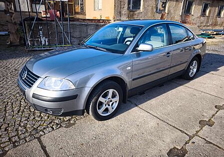 VW Passat Volkswagen Trendline HU/AU + Service Neu