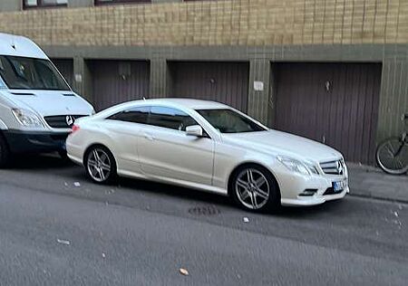Mercedes-Benz E 200 CGI Coupe