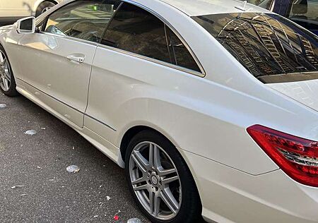 Mercedes-Benz E 200 CGI Coupe