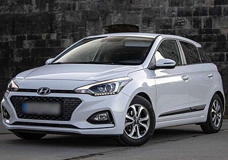 Hyundai i20 blue 1.2 Trend