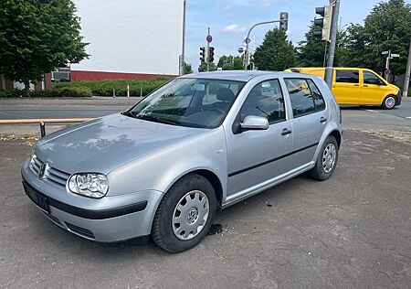 VW Golf Volkswagen EDITION*KLIMA*AUTOMATIK*TÜV/AU*11/2026