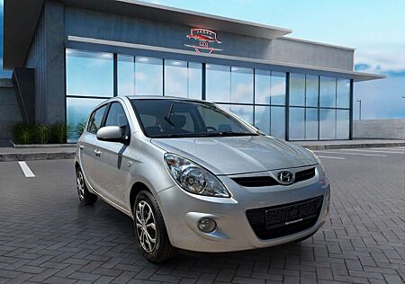 Hyundai i20 Comfort (Tüv und Service Neu)
