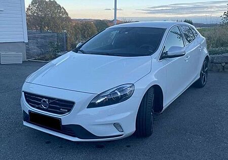 Volvo V40 D2 R Design