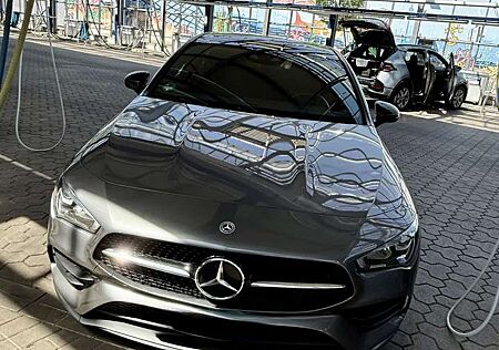 Mercedes-Benz CLA 220 d Shooting Brake 8G-DCT AMG Line