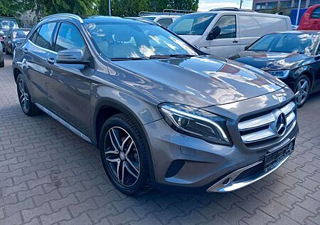 Mercedes-Benz GLA 200 D 4Matic Leder 4x4 Voll