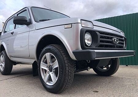 Lada Niva LEGEND "PREMIUM PLUS"! AET-Kollektion 2025!