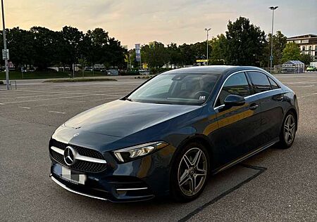 Mercedes-Benz A 180 Limousine AMG Line Panorama