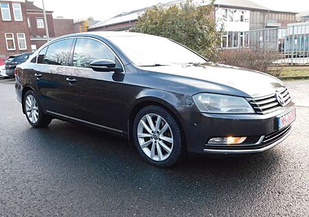 VW Passat Volkswagen Lim. Highline BlueMotion/Automatik/Leder