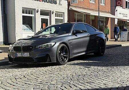 BMW M4 Coupe DKG