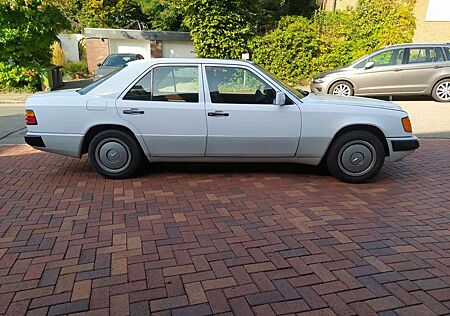 Mercedes-Benz E 230 230 E