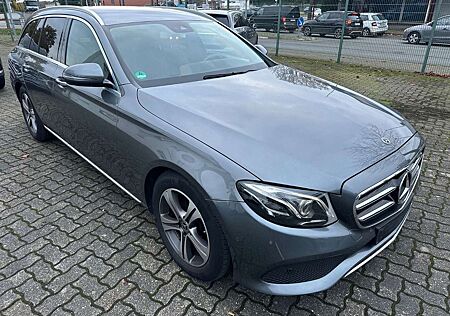 Mercedes-Benz E 220 d T 9G Avangarde Navi LED Kamera AHK