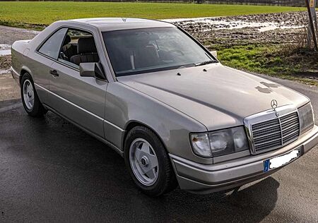 Mercedes-Benz 230 CE/ C124