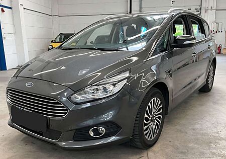 Ford S-Max Titanium*7SITZER*RFK*PDC V+H*AHK*SHZ
