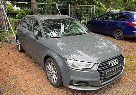 Audi A3 Sportback design S-TRONIC NAV+BI-XE+AHK+LEDER