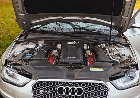 Audi RS4 Avant S tronic