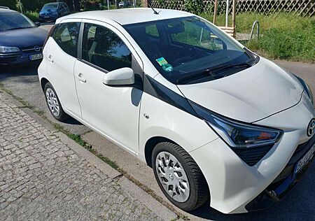 Toyota Aygo 1,0-l-VVT-i X-play*Navi*Kamera*Automat