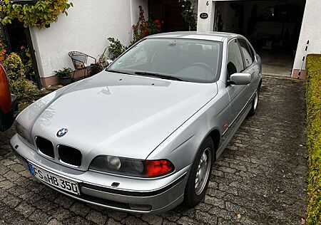 BMW 523i 523