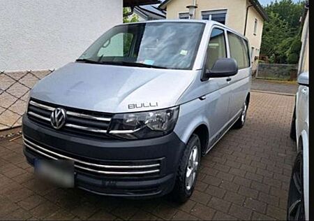 VW T6 Transporter Volkswagen Bus , mit Campereinsatz