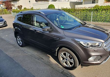 Ford Kuga 1.5 EcoBoost 2x4 Titanium