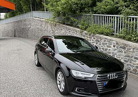 Audi A4 Avant 2.0 TDI S tron quat 190SLine Led Pano Tüv