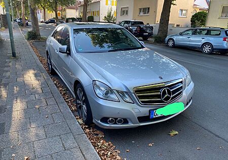 Mercedes-Benz E 220 CDI DPF BlueEFFICIENCY Automatik Elegance