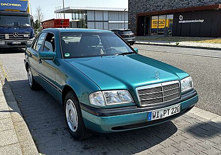Mercedes-Benz C 180 Classic Vivianitgrün, Schaltgetriebe, Rentnerfahr