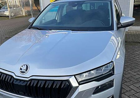 Skoda Karoq 1,5 TSI 130 Jahre el.AHK el.Heckkl. Kamera
