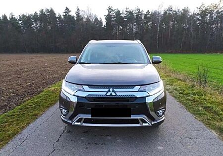 Mitsubishi Outlander 2.0 4WD Plug-In HybridTop