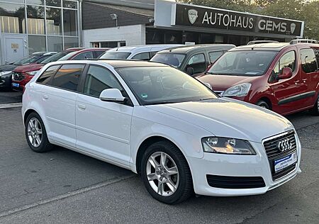 Audi A3 1.6 Attraction S-Dach Navi Klima SHZ