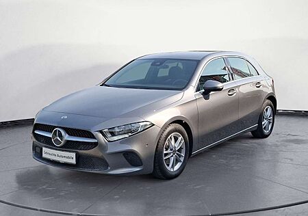 Mercedes-Benz A 180 7G-DCT Progressive Navigation AHK Sitzheiz