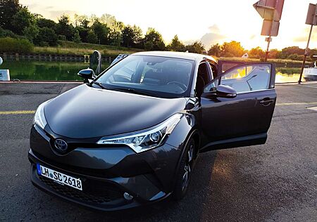 Toyota C-HR Hybrid Hybrid Style Selection