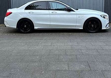 Mercedes-Benz C 63 AMG Speedshift 7G-MCT