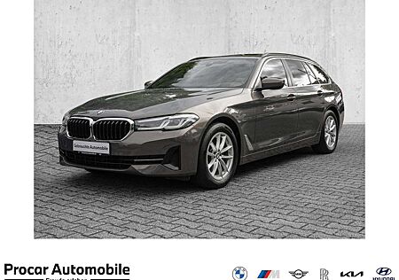 BMW 520 d xDrive Touring HUD PANO AHK RFK NAVI LED