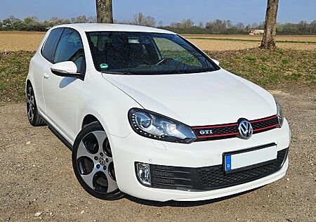 VW Golf GTI Volkswagen Tüv/Service NEU | 1. Hand | Rückfahrkamera | Winterräder | LED vorne und hinten