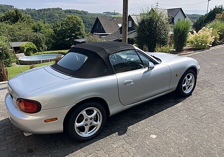 Mazda MX-5 1.6i 16V