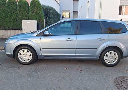 Ford Focus Turnier 1.6 16V Aut. Trend