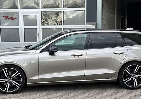 Volvo V60 Kombi *PLUS DARK* R DESIGN* GARANTIE* HARMAN
