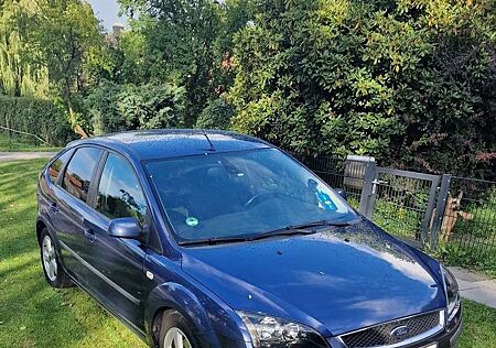 Ford Focus 1.6 NEUE TÜV