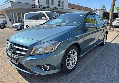 Mercedes-Benz A 180 BlueEfficieny Style Navi Teilleder